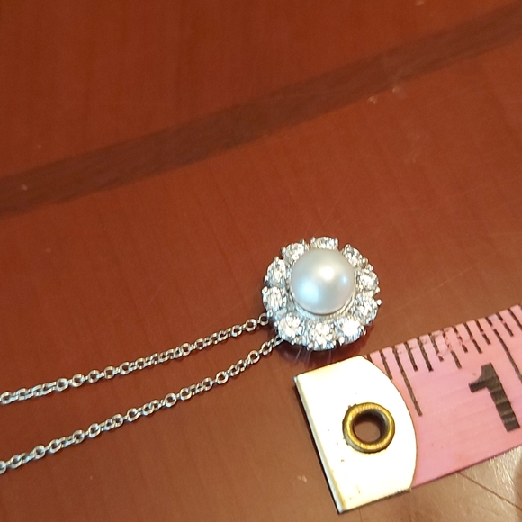 Sterling silver necklace with faux pearl pendant - Picture 9 of 11